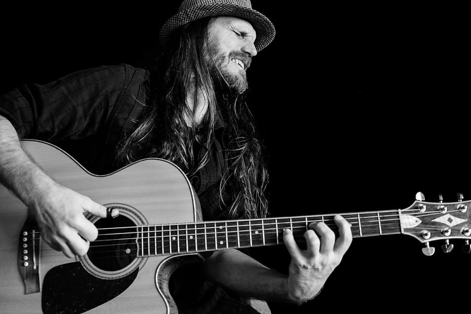 Ako sa naučiť hrať na gitare / lekcie gitary online / gitarové lekcie / učiteľ gitary / Gitarová škola / Peter Luha